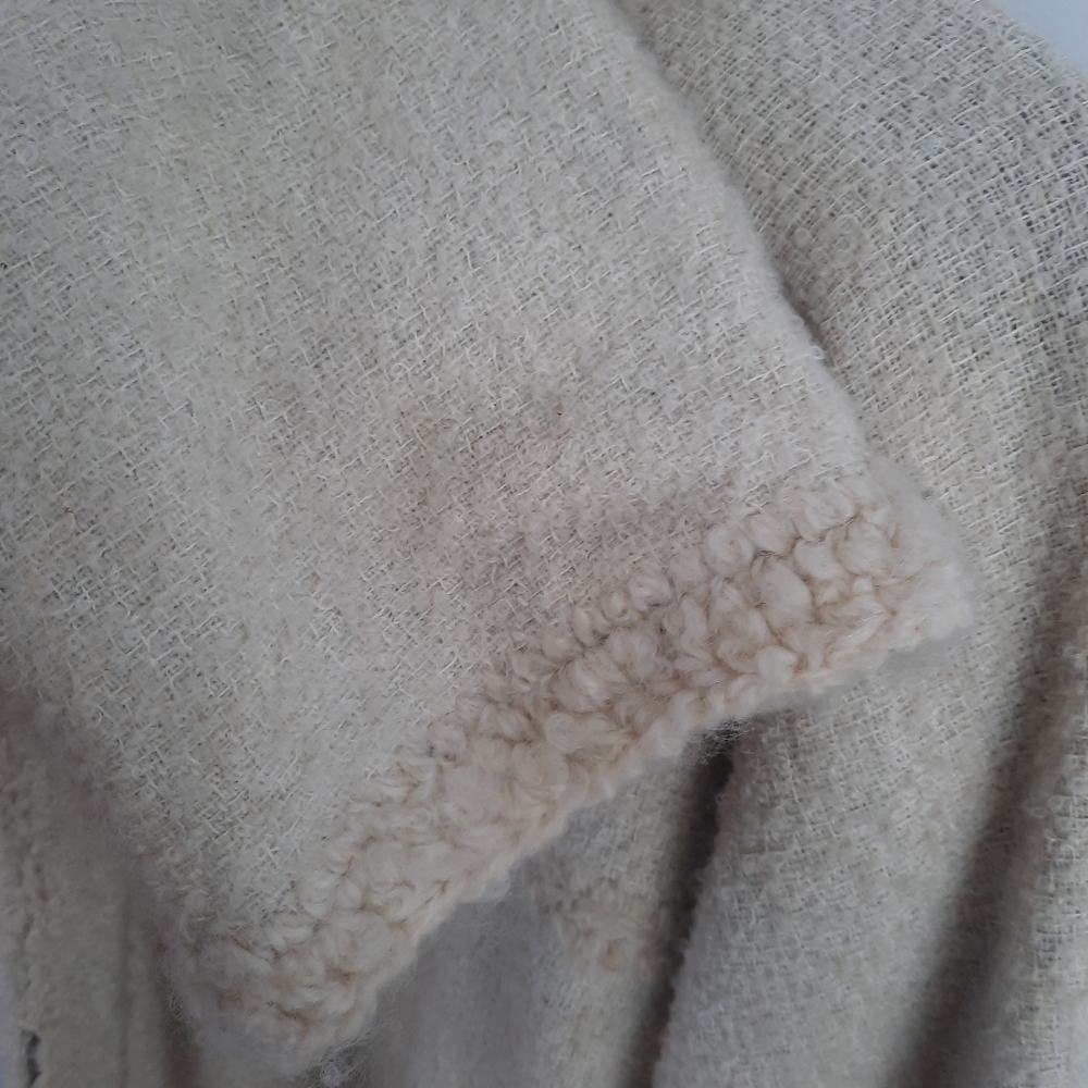 VINTAGE Cream Sherpa/Boucle Long COAT with Tartan Plaid Lining - Button Front - Picture 8 of 13